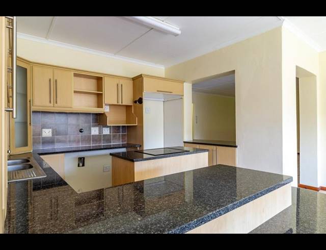 3 BEDROOM TOWNHOUSE FOR SALE IN SCOTTSVILLE